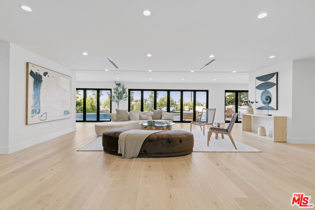 18101 Green Meadow Dr