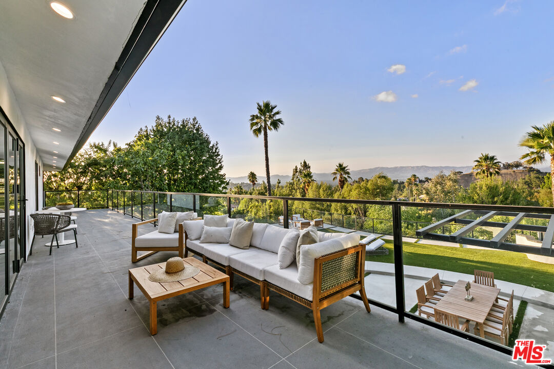 18101 Green Meadow Dr