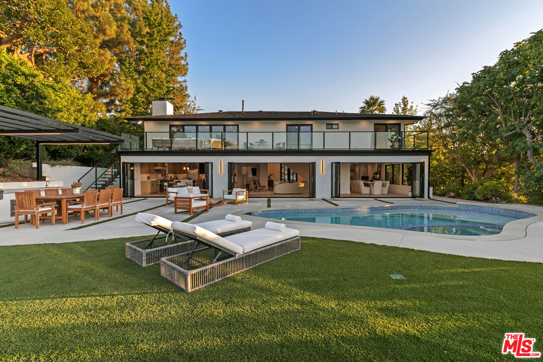 18101 Green Meadow Dr