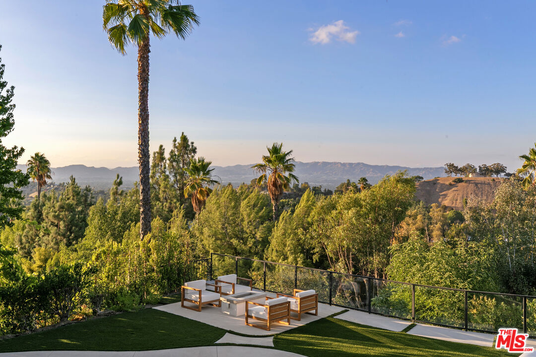 18101 Green Meadow Dr