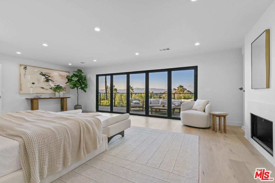 18101 Green Meadow Dr