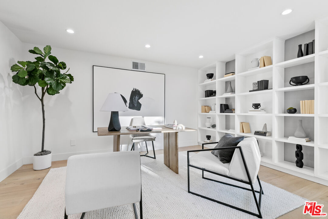 18101 Green Meadow Dr