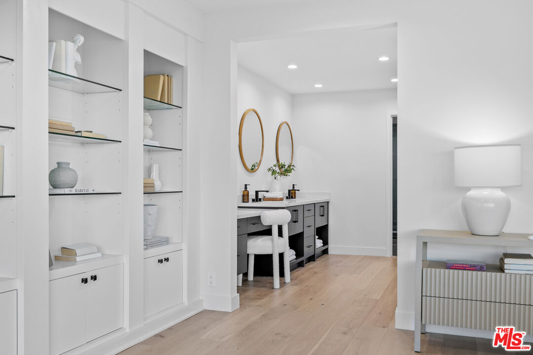 18101 Green Meadow Dr