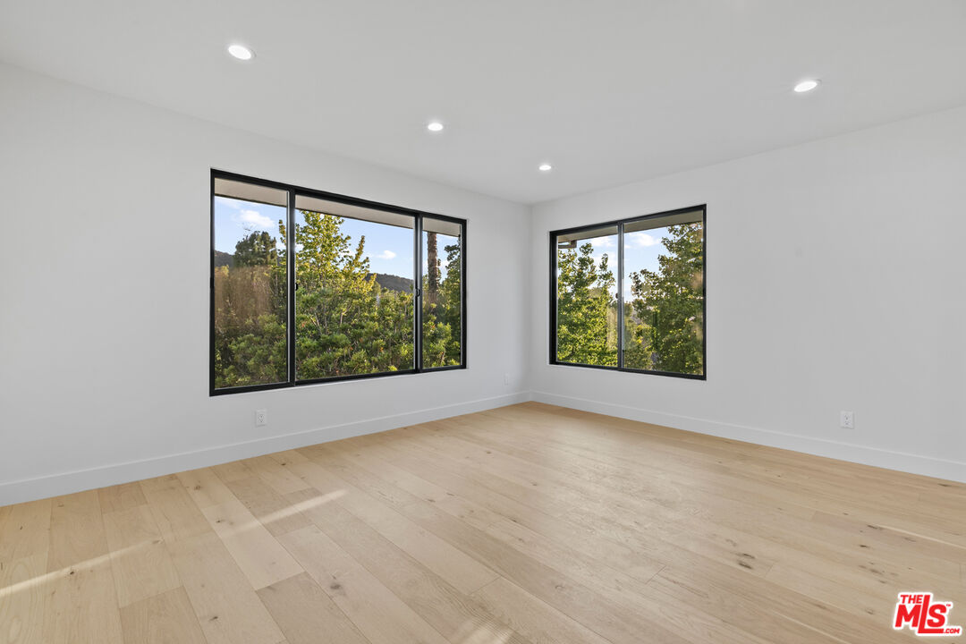 18101 Green Meadow Dr