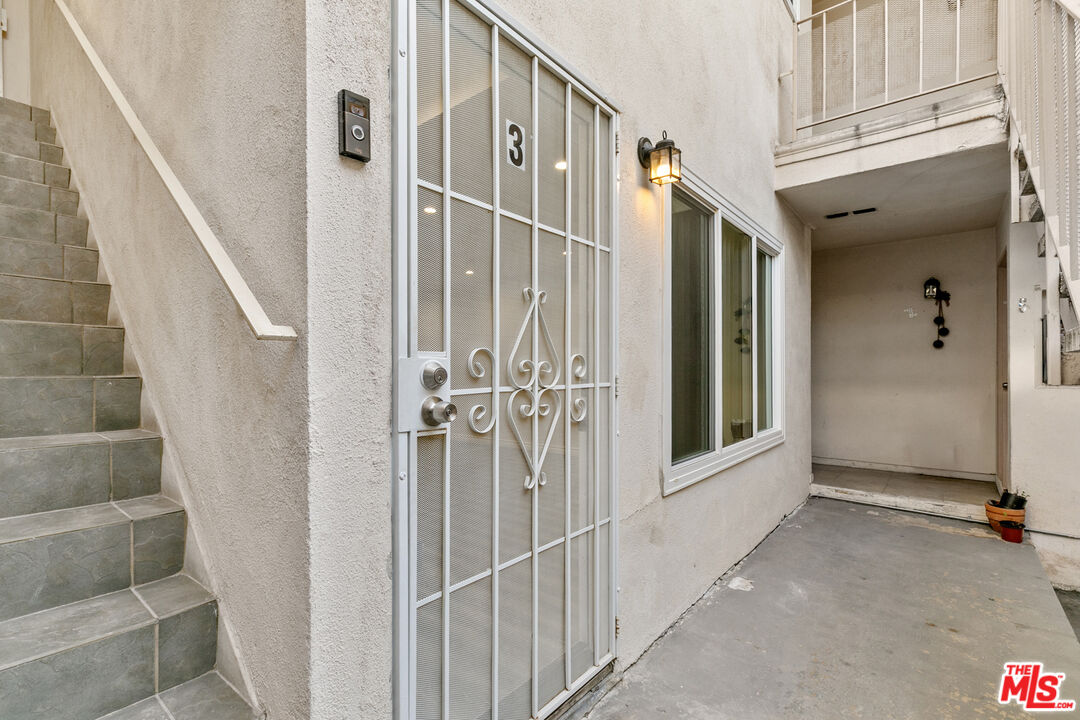 330 E Dryden St Unit: 3