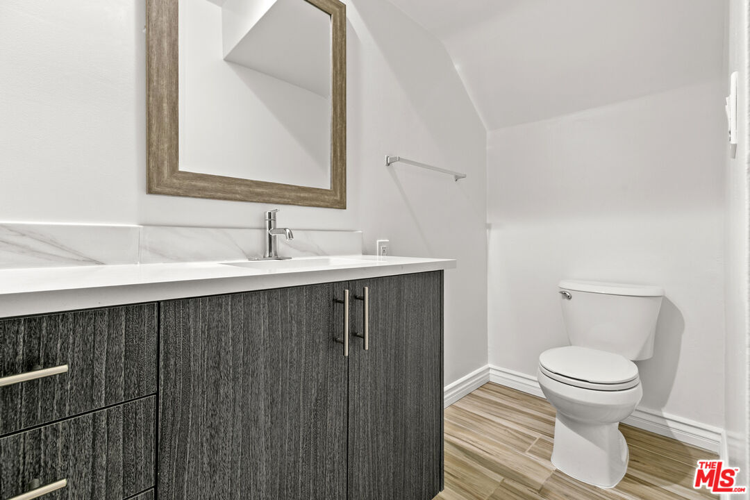 330 E Dryden St Unit: 3