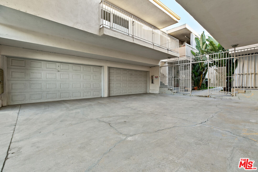 330 E Dryden St Unit: 3