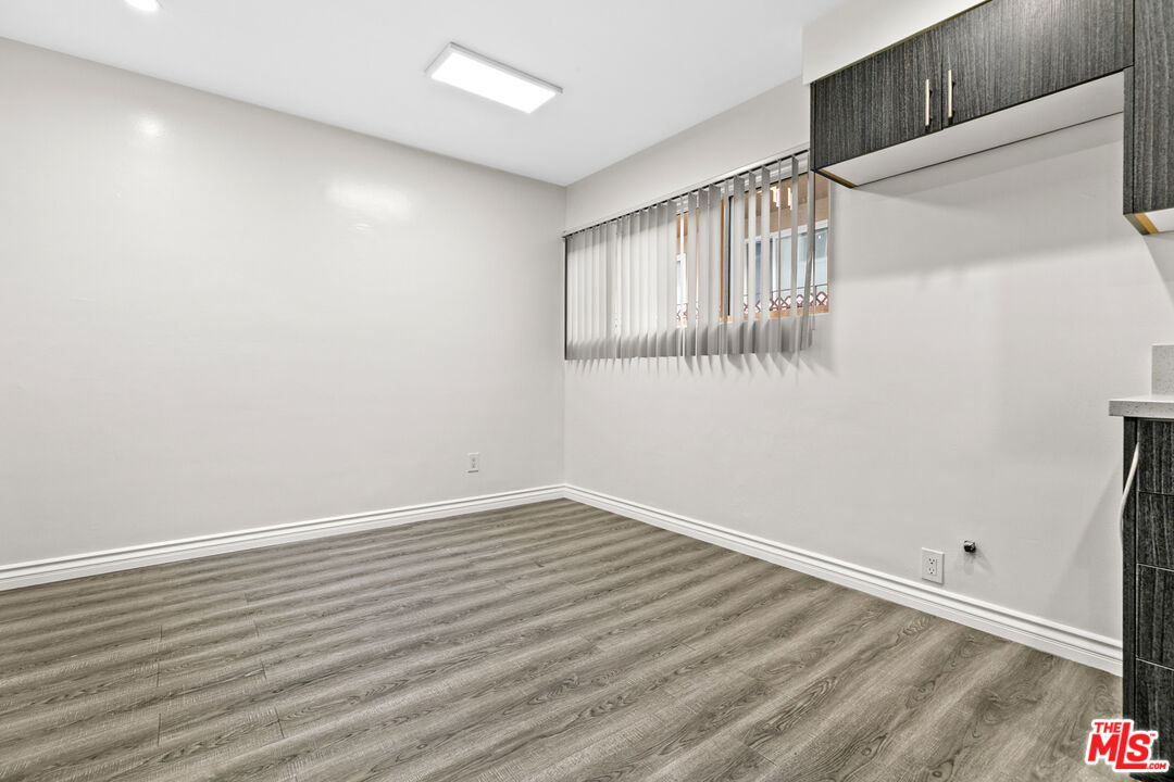 330 E Dryden St Unit: 3