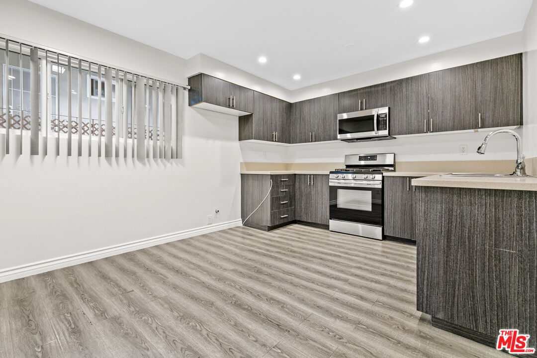 330 E Dryden St Unit: 3