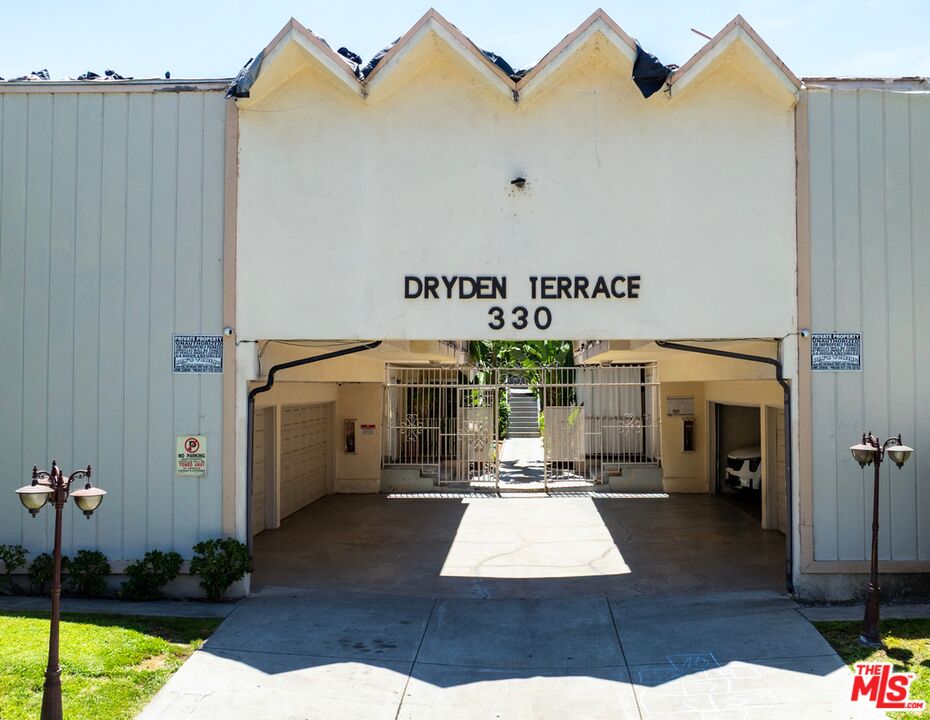 330 E Dryden St Unit: 3