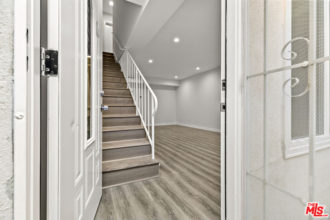 330 E Dryden St Unit: 3