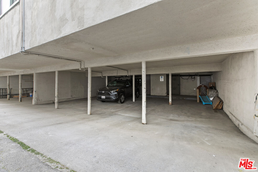 330 E Dryden St Unit: 3