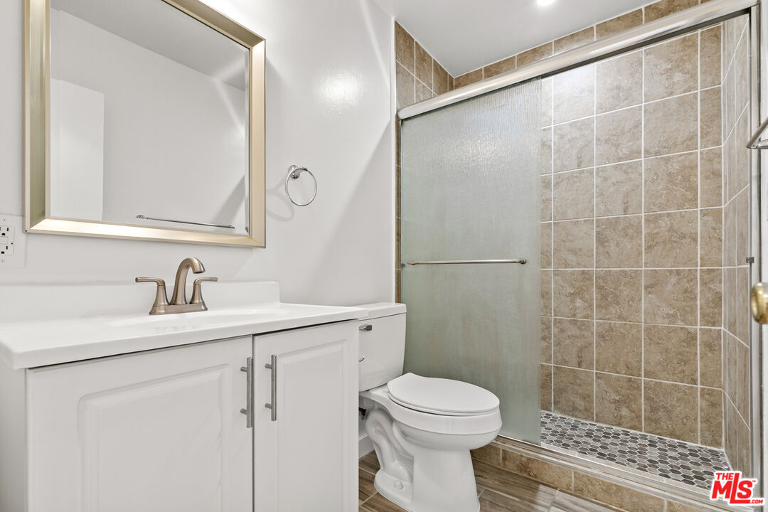 330 E Dryden St Unit: 3