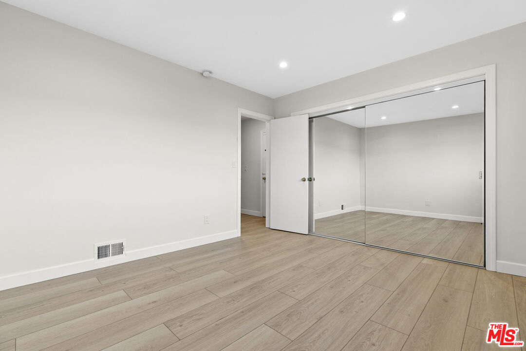 330 E Dryden St Unit: 3