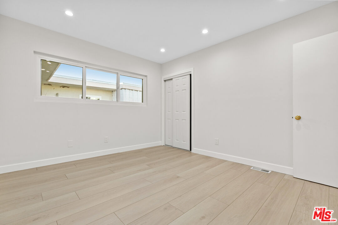 330 E Dryden St Unit: 3