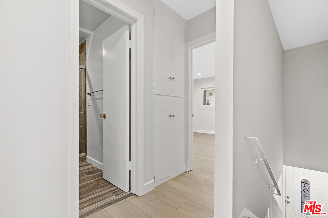 330 E Dryden St Unit: 3