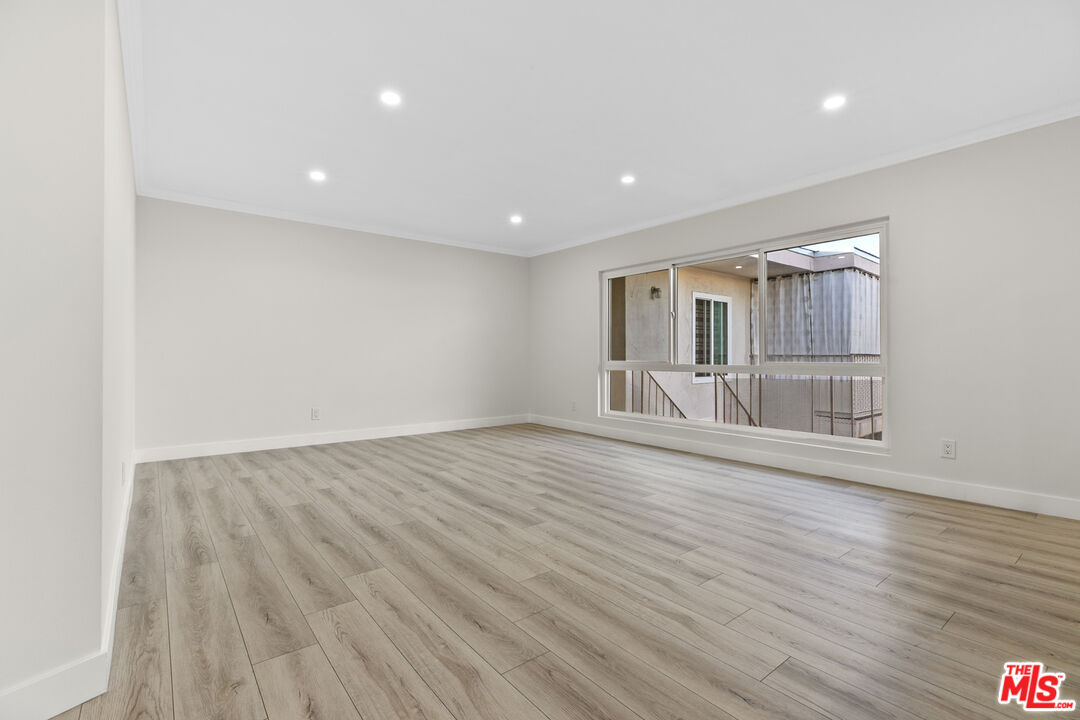 330 E Dryden St Unit: 14