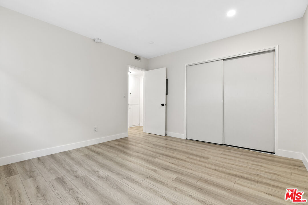 330 E Dryden St Unit: 14