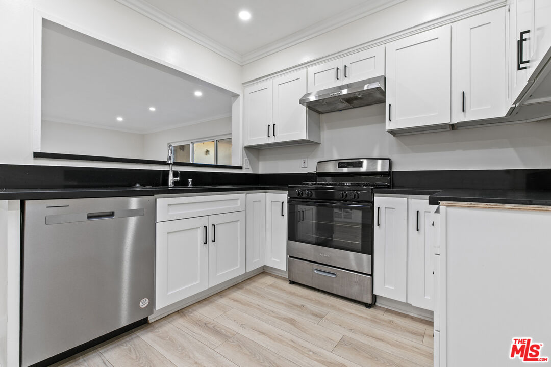 330 E Dryden St Unit: 14