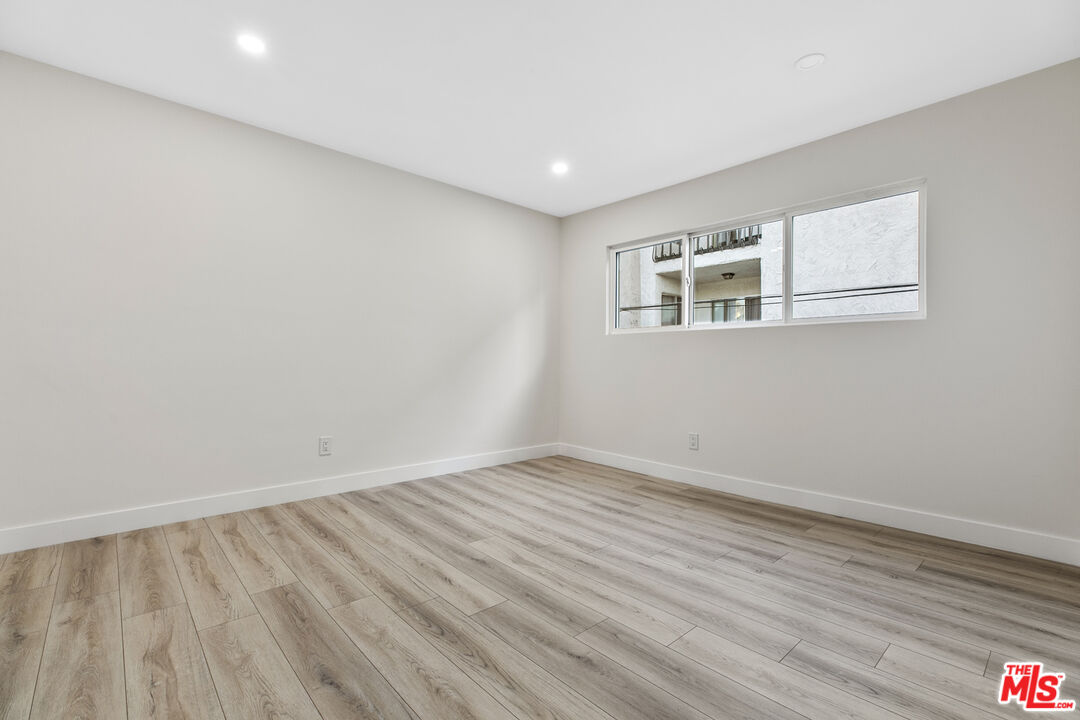 330 E Dryden St Unit: 14