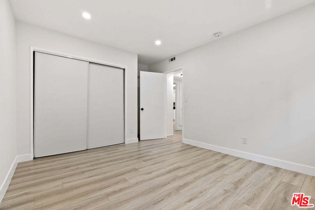 330 E Dryden St Unit: 14