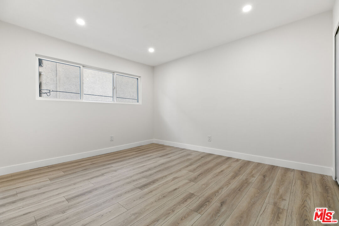 330 E Dryden St Unit: 14