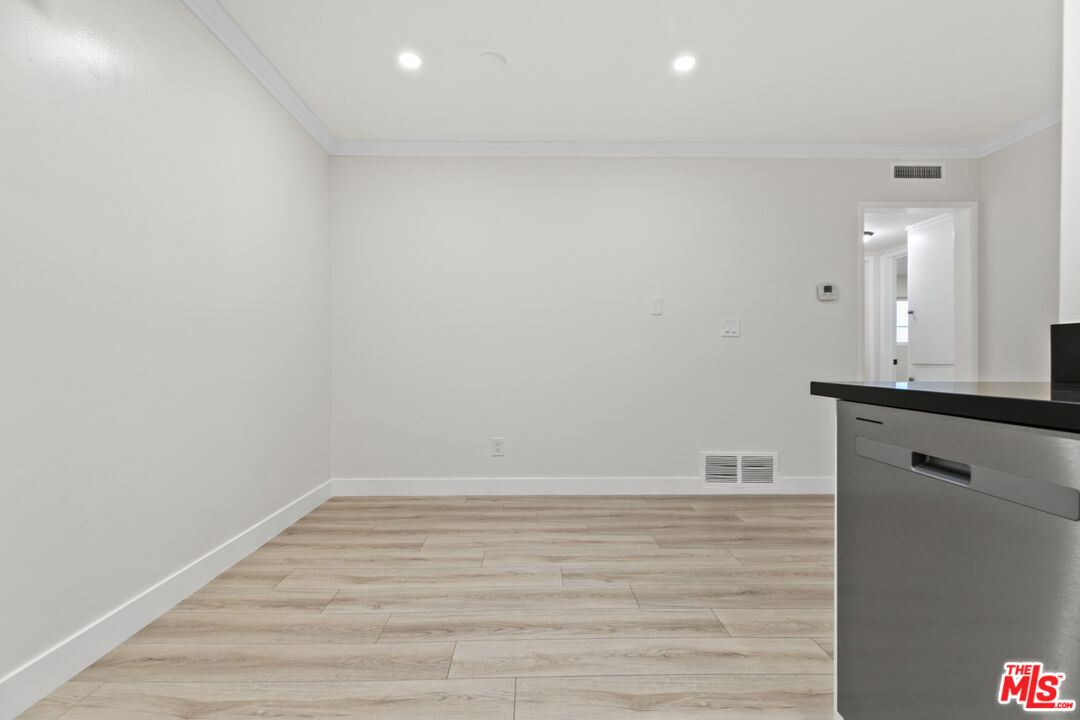 330 E Dryden St Unit: 14