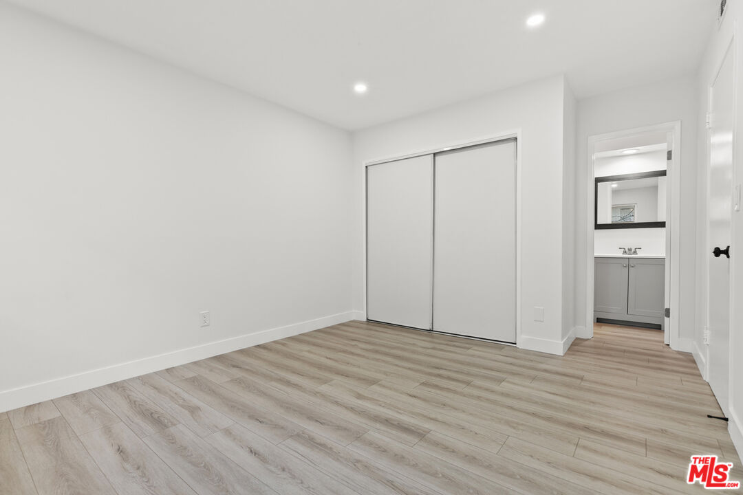 330 E Dryden St Unit: 14