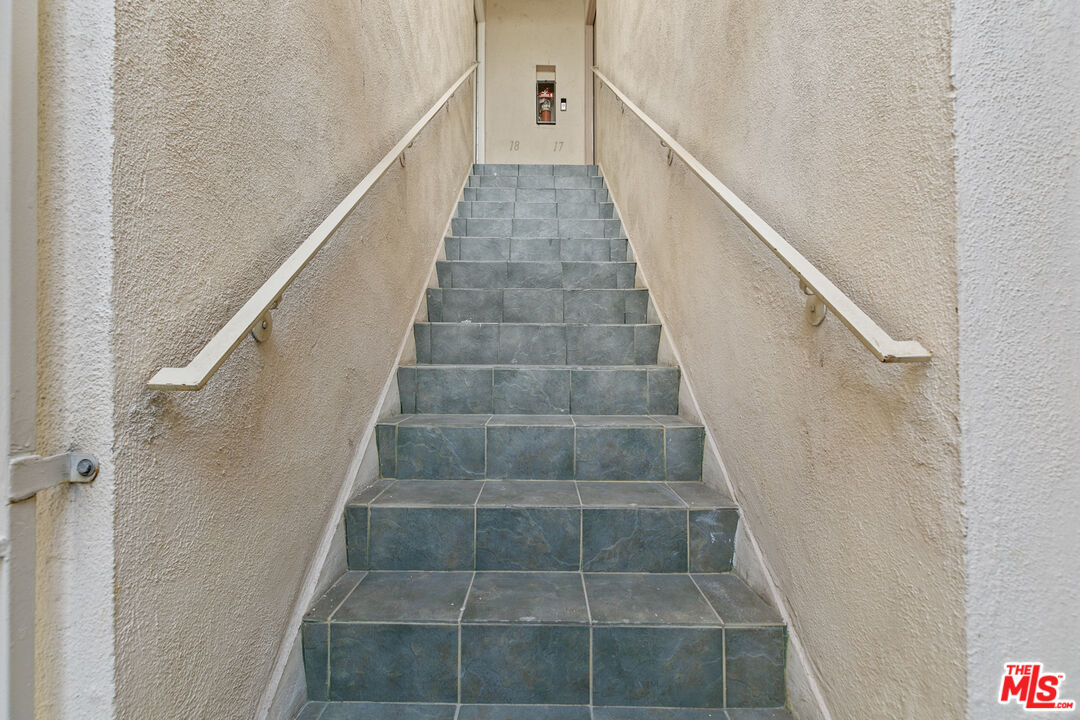 330 E Dryden St Unit: 18