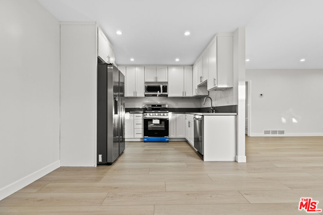 330 E Dryden St Unit: 18