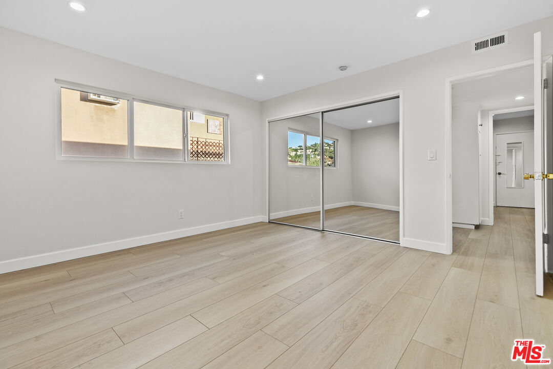 330 E Dryden St Unit: 18