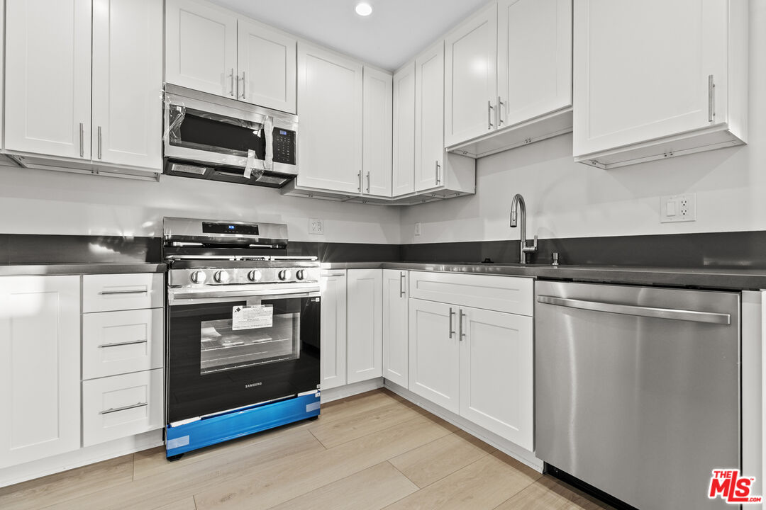 330 E Dryden St Unit: 18