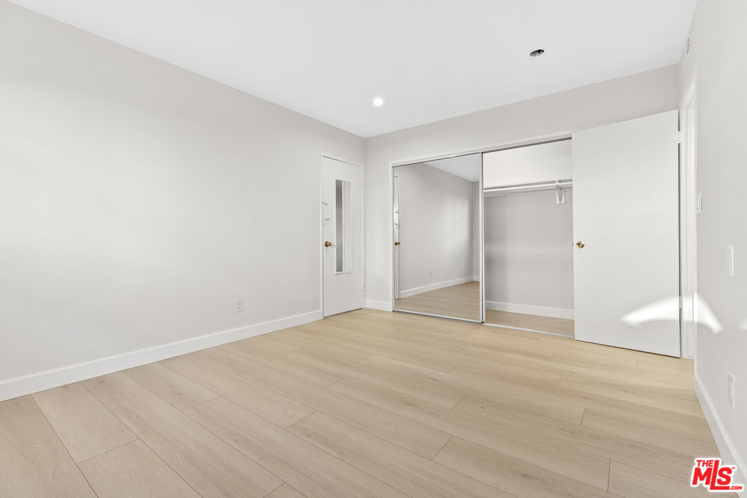 330 E Dryden St Unit: 18