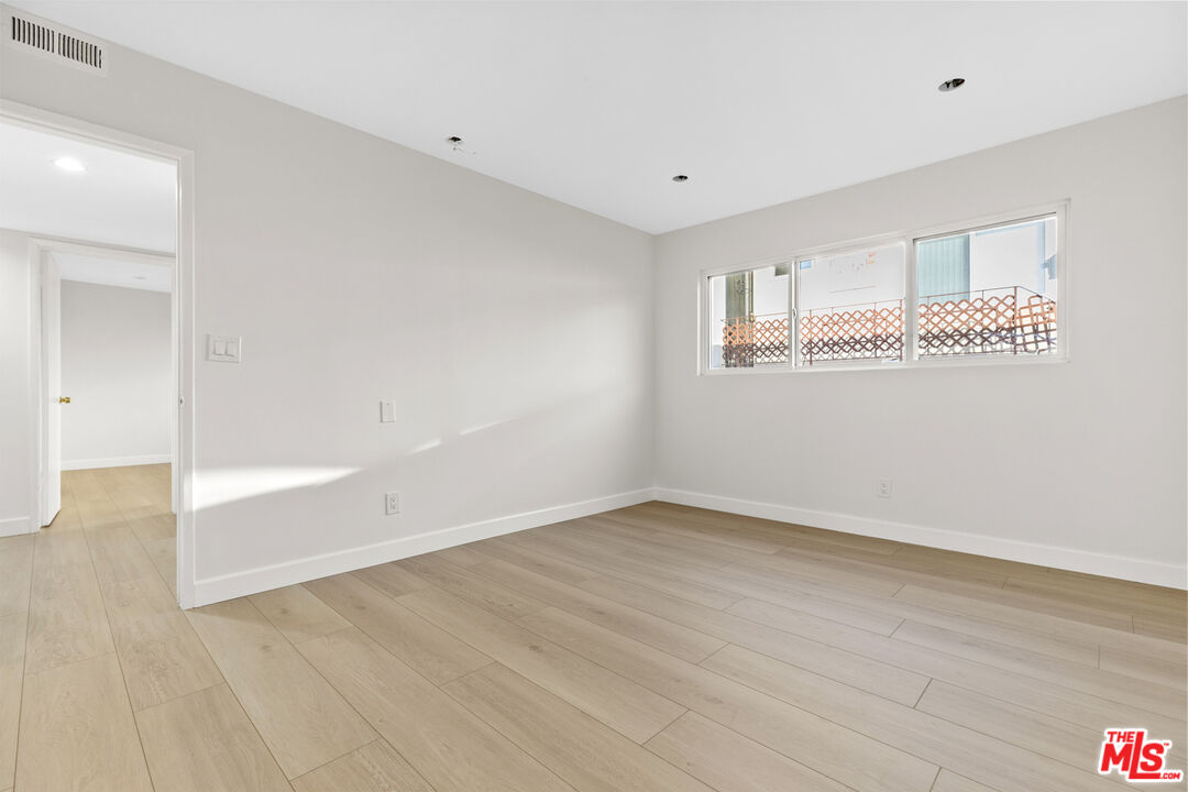 330 E Dryden St Unit: 18