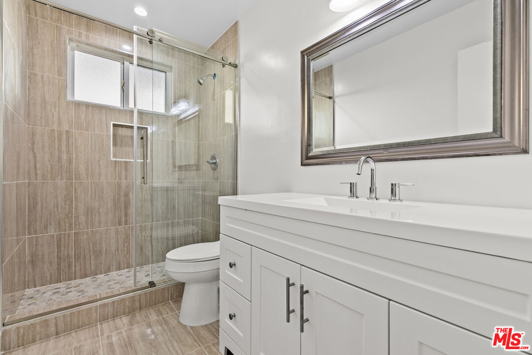 330 E Dryden St Unit: 18