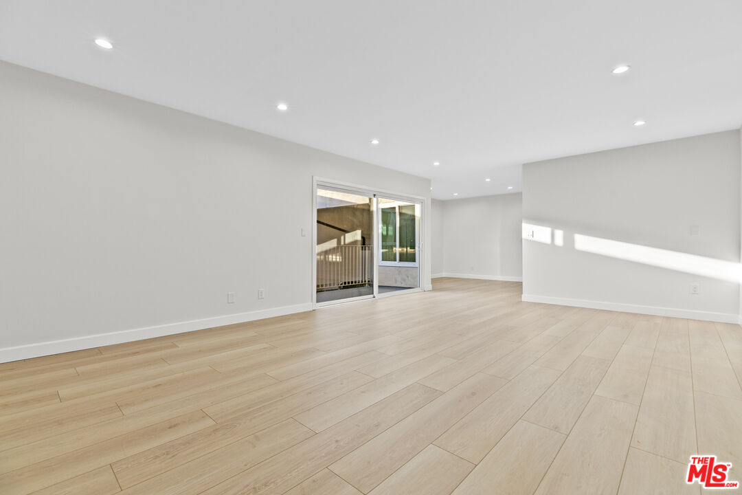 330 E Dryden St Unit: 18