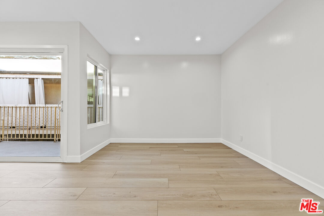 330 E Dryden St Unit: 18