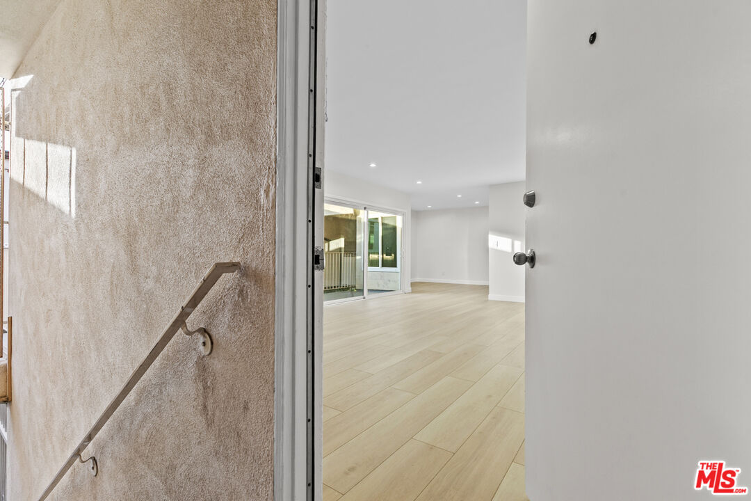 330 E Dryden St Unit: 18