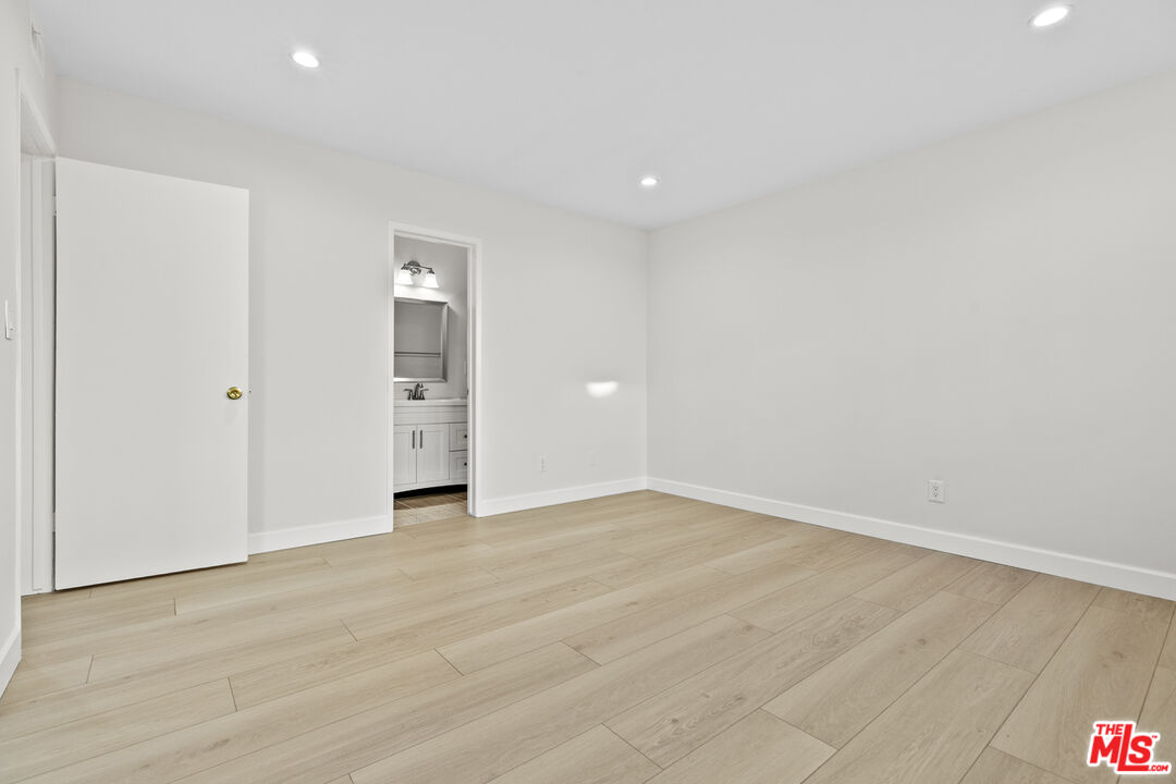 330 E Dryden St Unit: 18