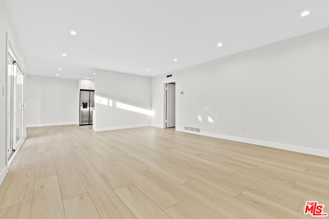 330 E Dryden St Unit: 18