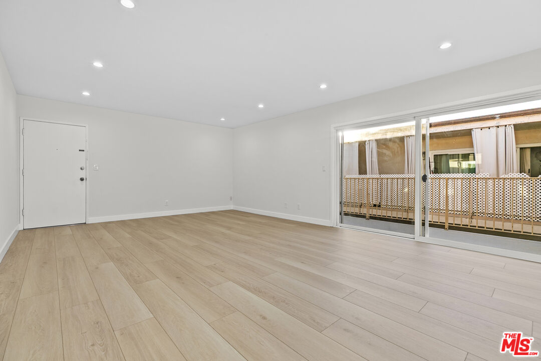 330 E Dryden St Unit: 18