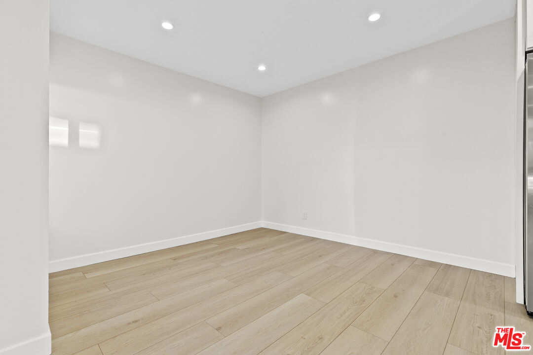 330 E Dryden St Unit: 18