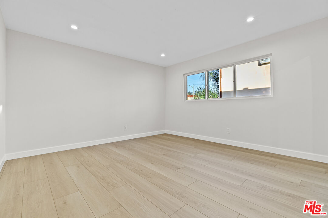 330 E Dryden St Unit: 18