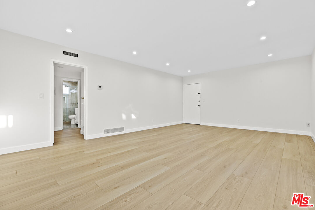 330 E Dryden St Unit: 18