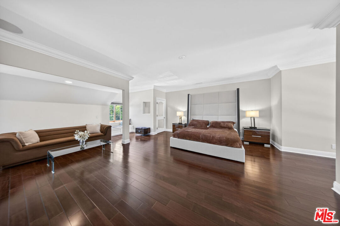 13320 Mulholland Dr