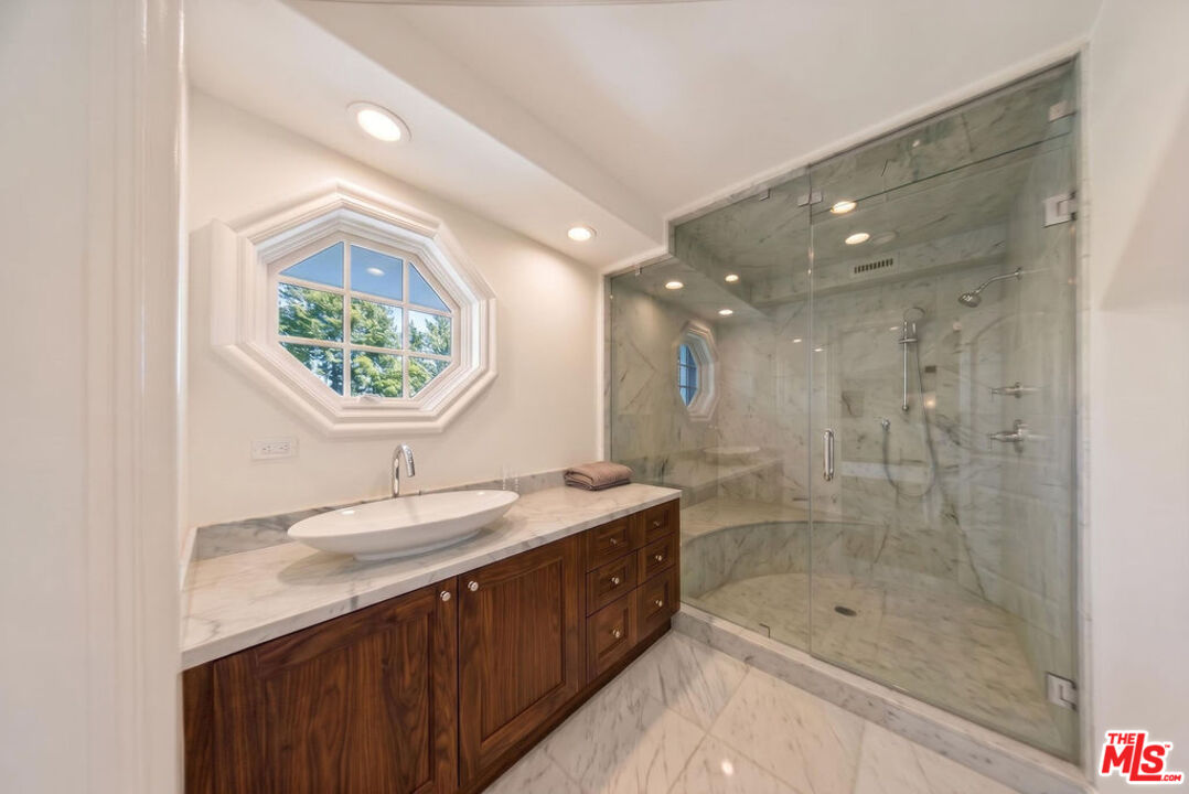 13320 Mulholland Dr