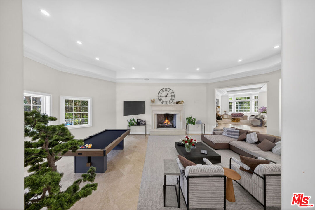 13320 Mulholland Dr