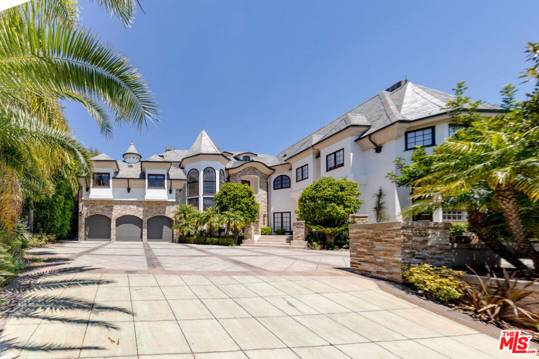 13320 Mulholland Dr