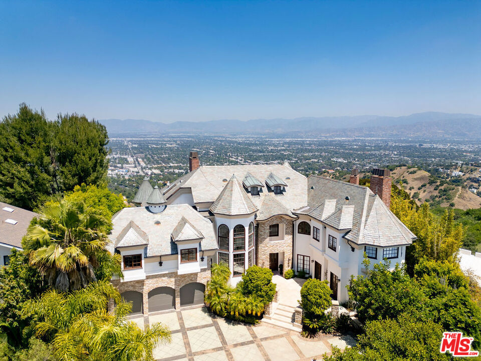 13320 Mulholland Dr