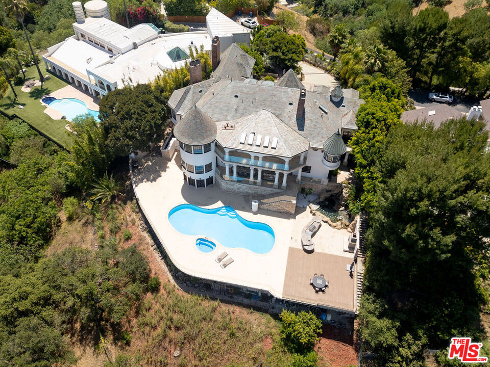 13320 Mulholland Dr